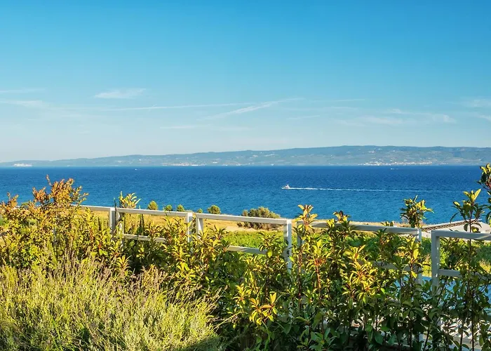 Sea View With Garden Apartment Joshua