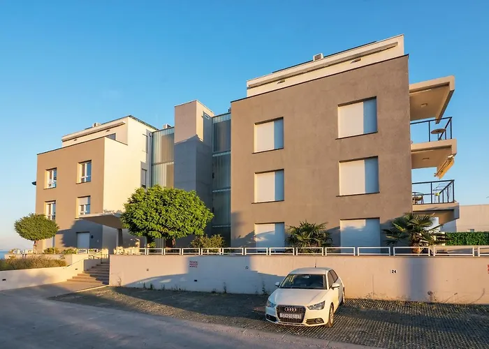 Sea View With Garden Apartment Joshua